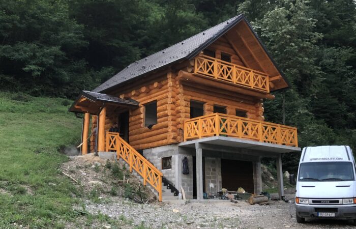 Drvena kuća od balvana - Ljubovija