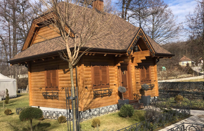 Brvnara - Drvena kuća od poluoblica - Kruševac 2