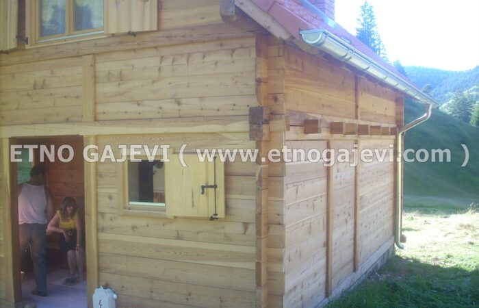 Brvnara - Drvena kuća od ravnih brvana – dasaka - Mokra Gora 2