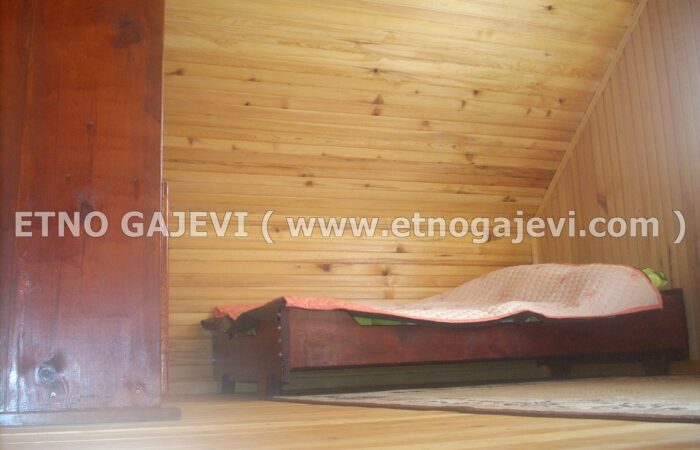 Brvnara - Drvena kuća od ravnih brvana – dasaka - Mokra Gora 2