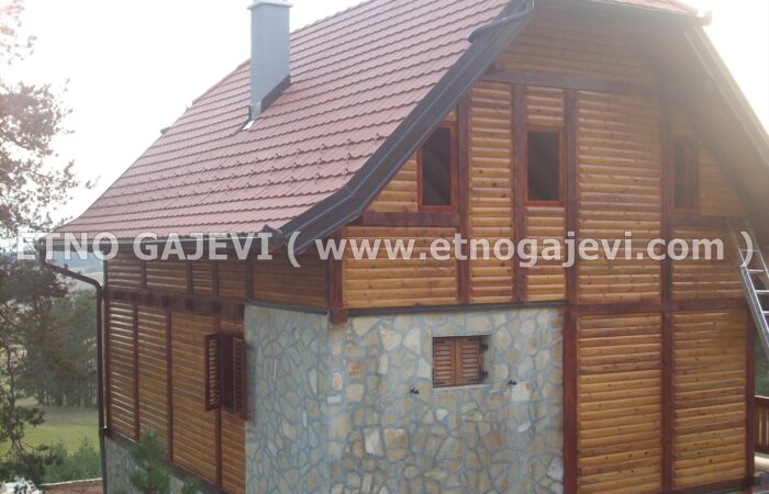 Brvnara - Drvena kuća od poluoblica - Vodice