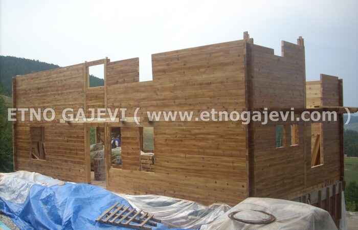 Brvnara - Drvena kuća od ravnih brvana – dasaka - Tornik 2