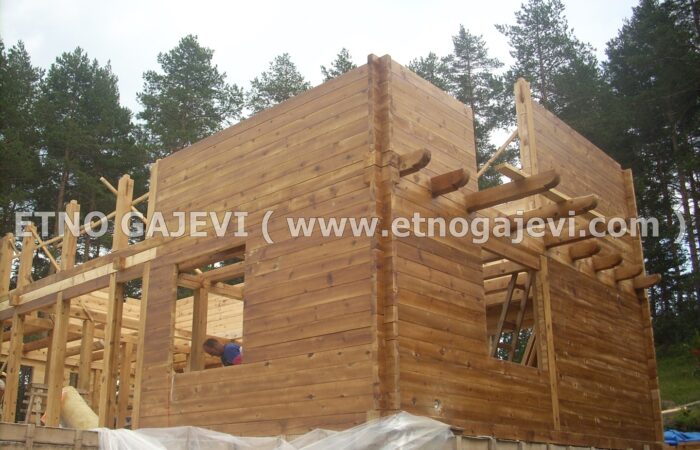 Brvnara - Drvena kuća od ravnih brvana – dasaka - Tornik 2