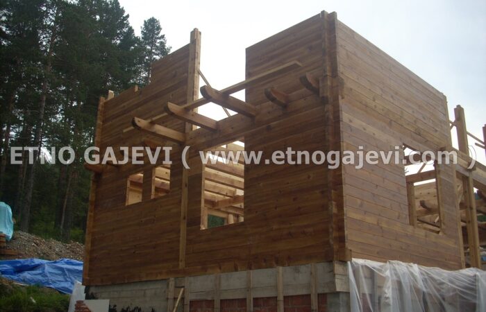 Brvnara - Drvena kuća od ravnih brvana – dasaka - Tornik 2