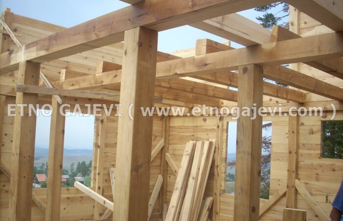 Brvnara - Drvena kuća od ravnih brvana – dasaka - Tornik 2