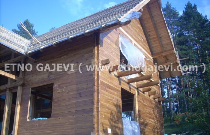 Brvnara - Drvena kuća od ravnih brvana – dasaka - Tornik 2