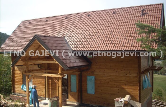 Brvnara - Drvena kuća od ravnih brvana – dasaka - Tornik 2