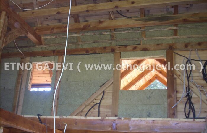 Brvnara - Drvena kuća od ravnih brvana – dasaka - Tornik 2