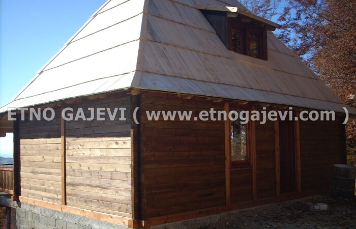 Brvnara - Drvena kuća od ravnih brvana – dasaka - Mokra Gora 1