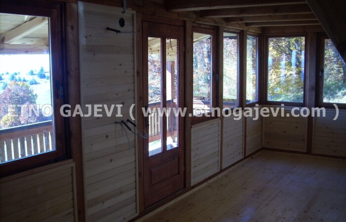 Brvnara - Drvena kuća od ravnih brvana – dasaka - Mokra Gora 1