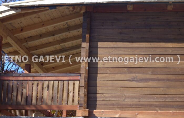 Brvnara - Drvena kuća od ravnih brvana – dasaka - Mokra Gora 1