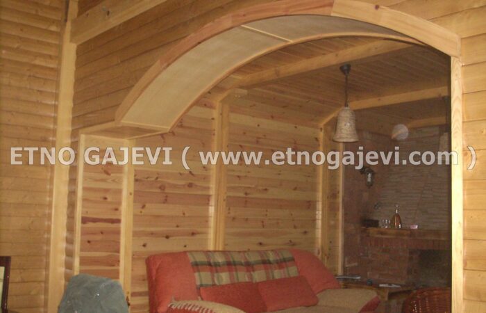 Brvnara - Drvena kuća od poluoblica - Roge