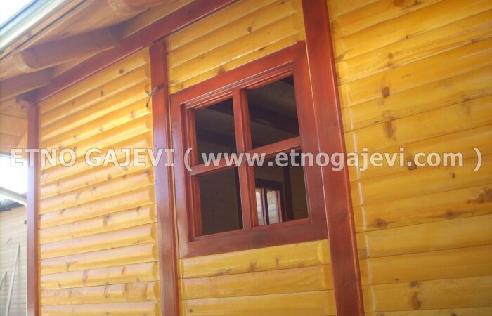 Brvnara - Drvena kuća od poluoblica - Subotica 2