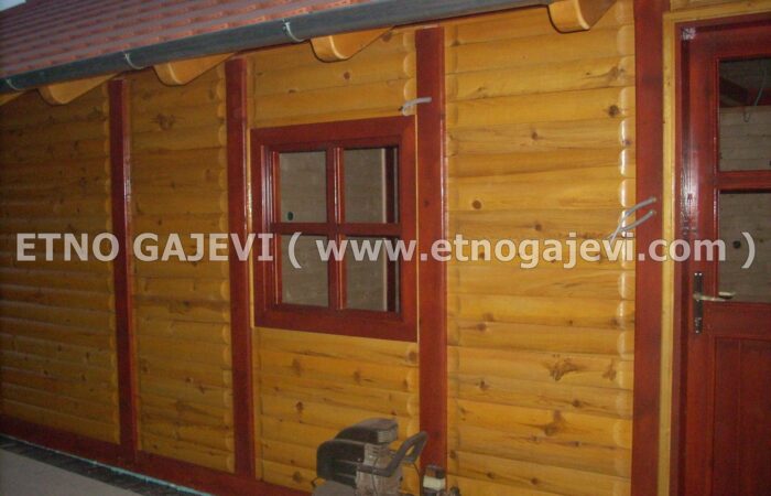 Brvnara - Drvena kuća od poluoblica - Subotica 2