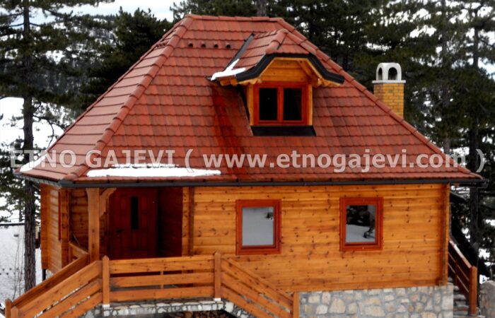 Brvnara - Drvena kuća od ravnih brvana – dasaka - Tornik 1