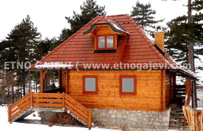 Brvnara - Drvena kuća od ravnih brvana – dasaka - Tornik 1