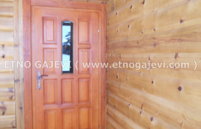 Brvnara - Drvena kuća od ravnih brvana – dasaka - Tornik 1