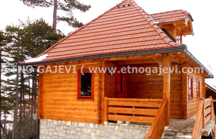 Brvnara - Drvena kuća od ravnih brvana – dasaka - Tornik 1