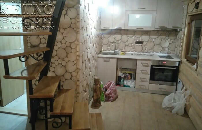 Brvnara - Drvena kuća od poluoblica - Kokin brod