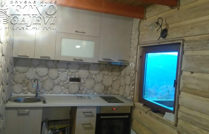 Brvnara - Drvena kuća od poluoblica - Kokin brod