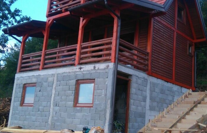 Brvnara - Drvena kuća od poluoblica - Kokin brod