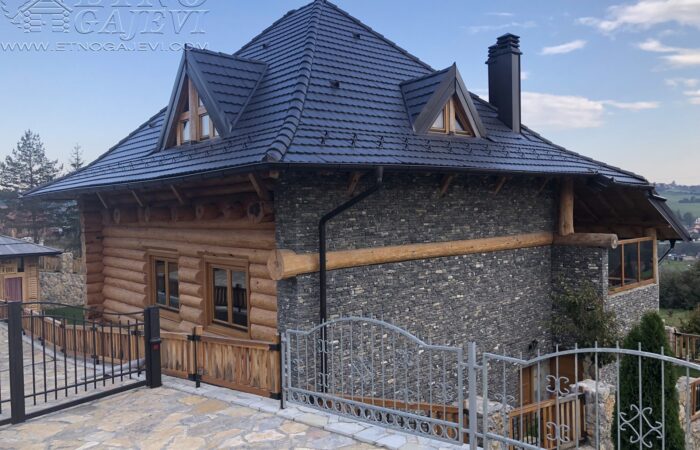 Drvena kuća od balvana - Bela Zemlja