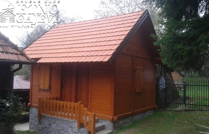 Brvnara - Drvena kuća od ravnih brvana – dasaka - Arilje