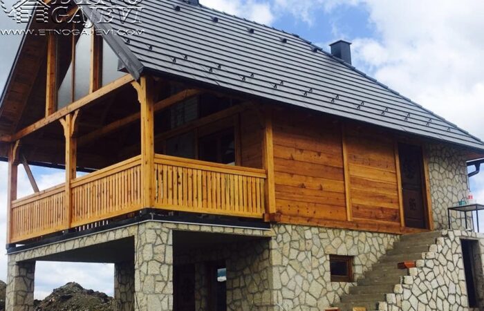Brvnara - Drvena kuća od ravnih brvana – dasaka - Zlatibor 3