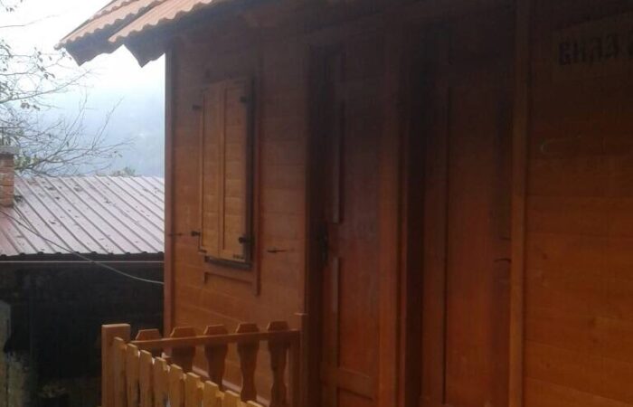Brvnara - Drvena kuća od ravnih brvana – dasaka - Arilje