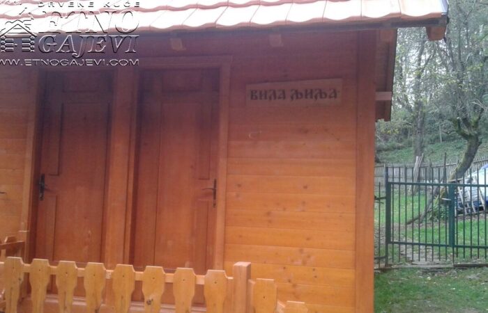 Brvnara - Drvena kuća od ravnih brvana – dasaka - Arilje