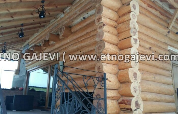 Drvena kuća od balvana - Bela Zemlja