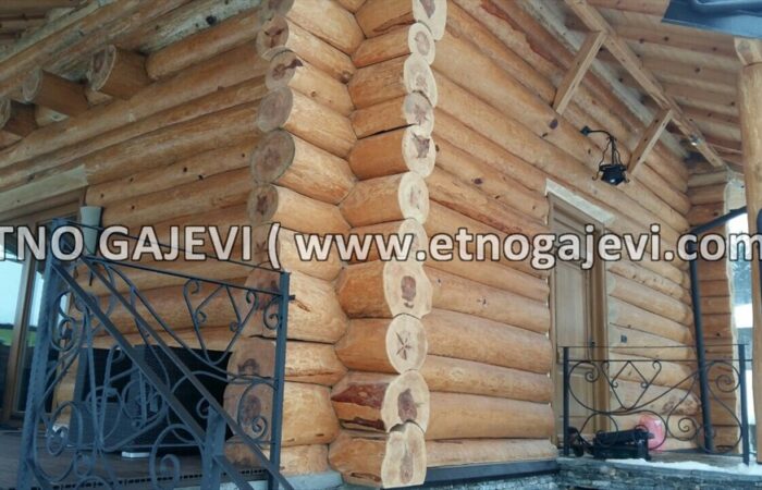 Drvena kuća od balvana - Bela Zemlja