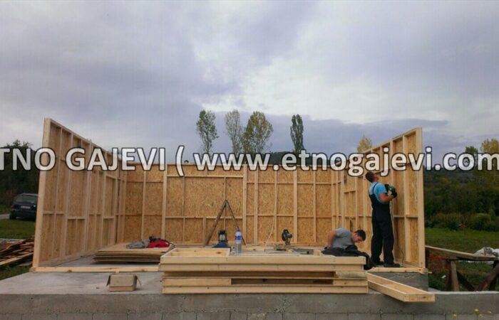 Brvnara - Drvena kuća od ravnih brvana – dasaka - Kragujevac