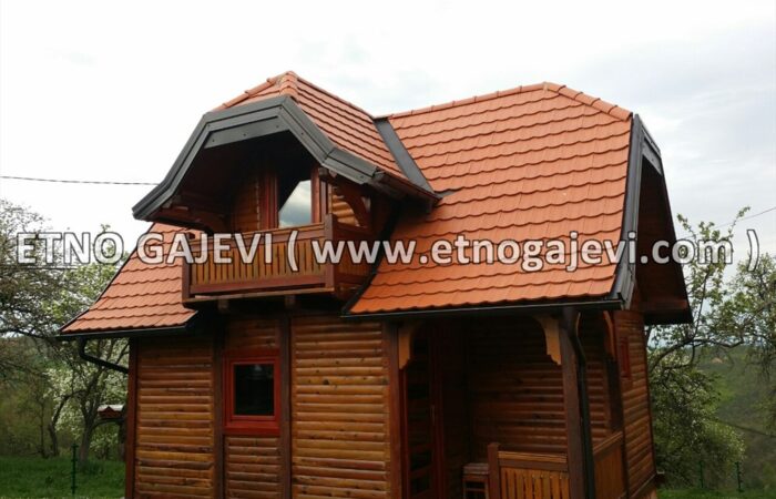 Brvnara - Drvena kuća od poluoblica - Užice