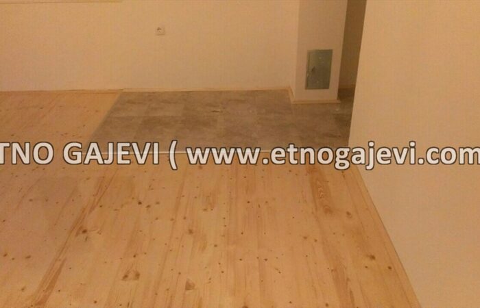 Brvnara - Drvena kuća od ravnih brvana – dasaka - Kragujevac