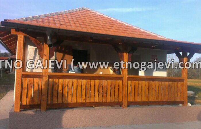 Brvnara - Drvena kuća od ravnih brvana – dasaka - Kragujevac