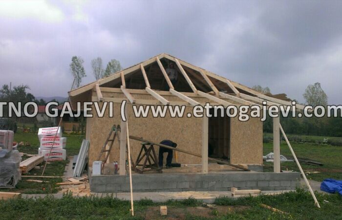 Brvnara - Drvena kuća od ravnih brvana – dasaka - Kragujevac