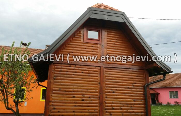 Brvnara - Drvena kuća od poluoblica - Užice