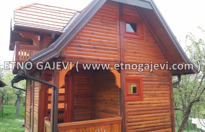 Brvnara - Drvena kuća od poluoblica - Užice