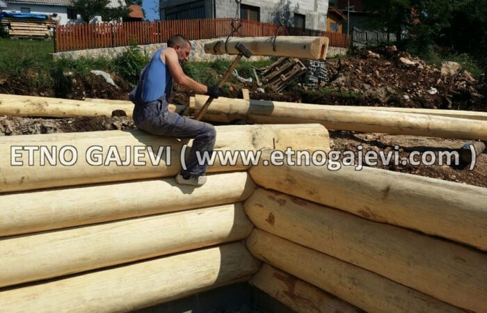 Drvena kuća od balvana - Bela Zemlja