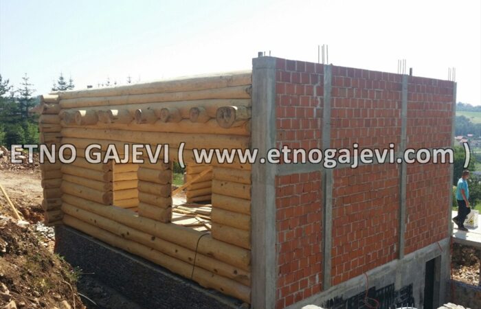 Drvena kuća od balvana - Bela Zemlja