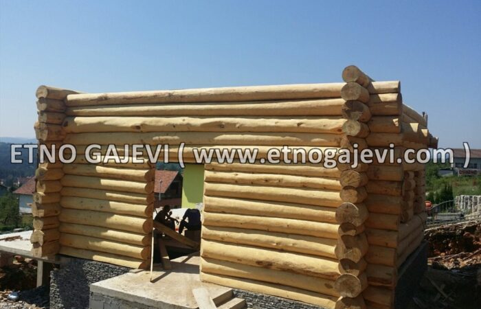 Drvena kuća od balvana - Bela Zemlja