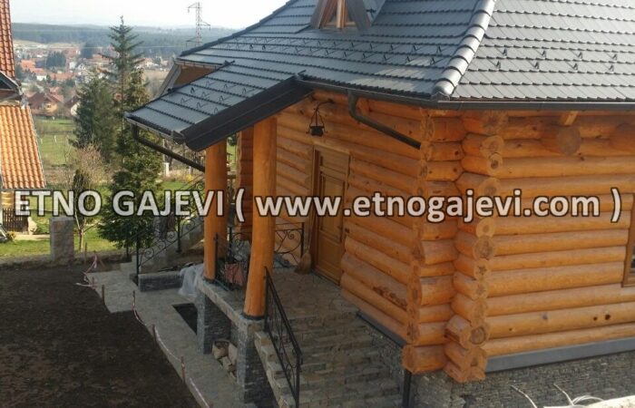 Drvena kuća od balvana - Bela Zemlja