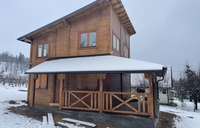 Drvena kuća ravna brvna - Grocka